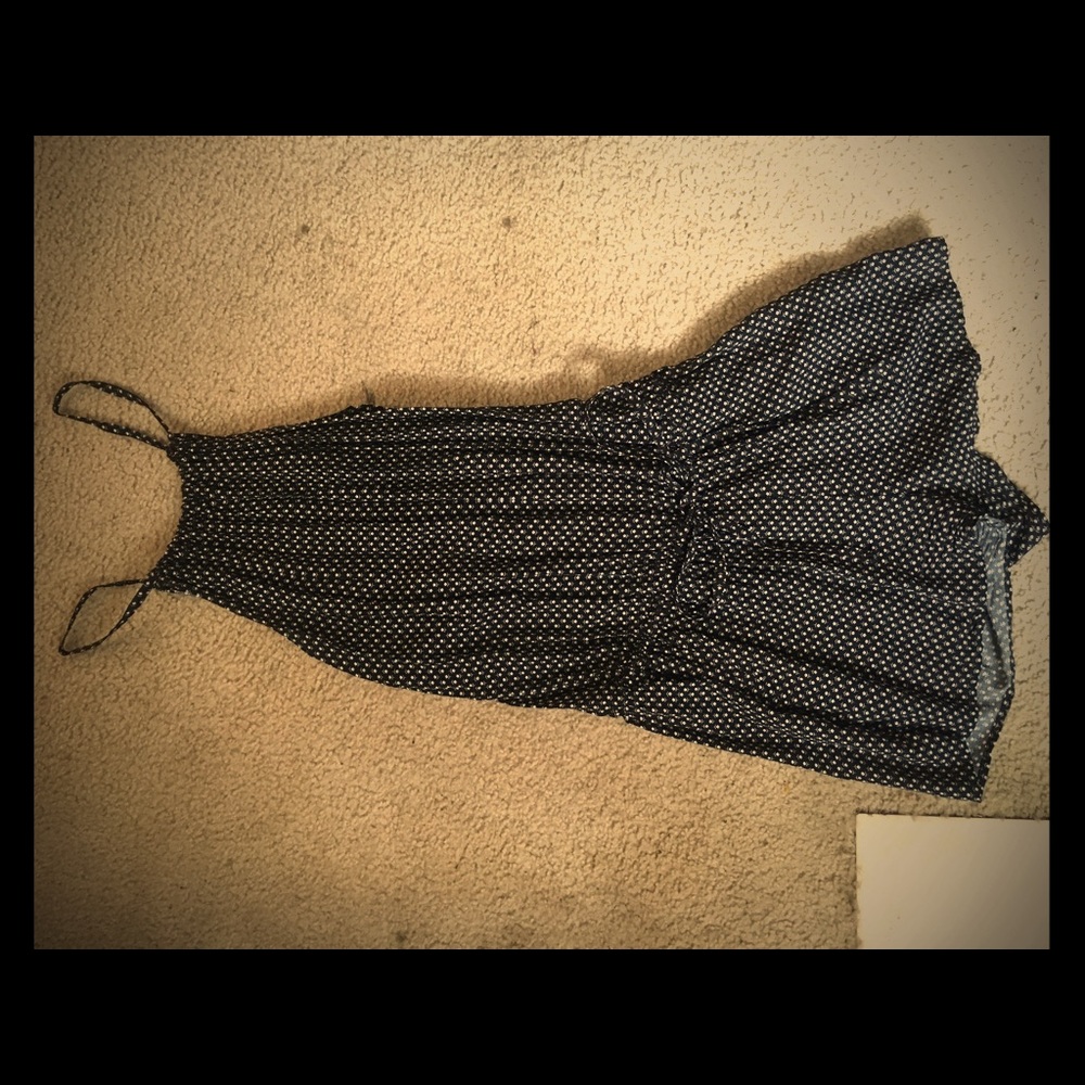 Black and white old navy jumper